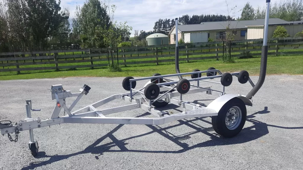 Aluminium boat trailer with rollers and winch post
