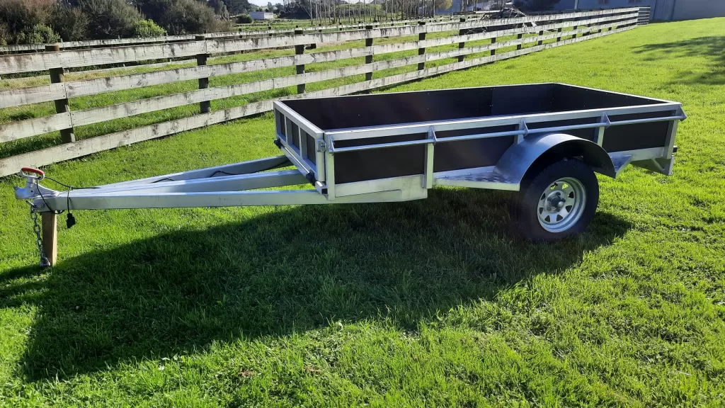 8x4 aluminium box trailer with dark side panels