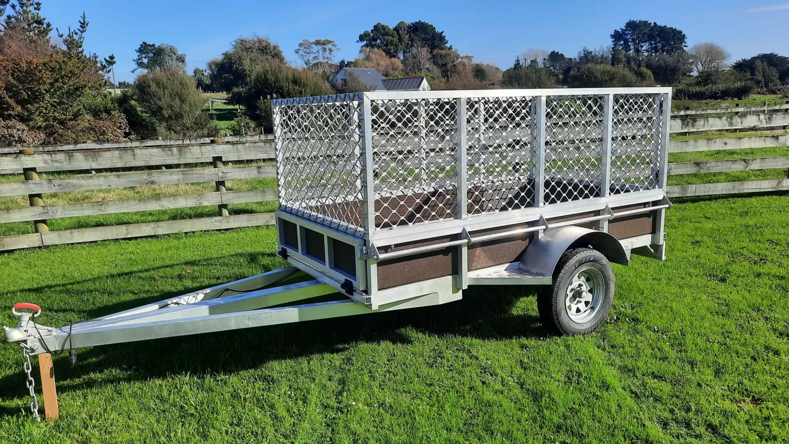 Side view of an 8x4 aluminium trailer with a diamond mesh cage